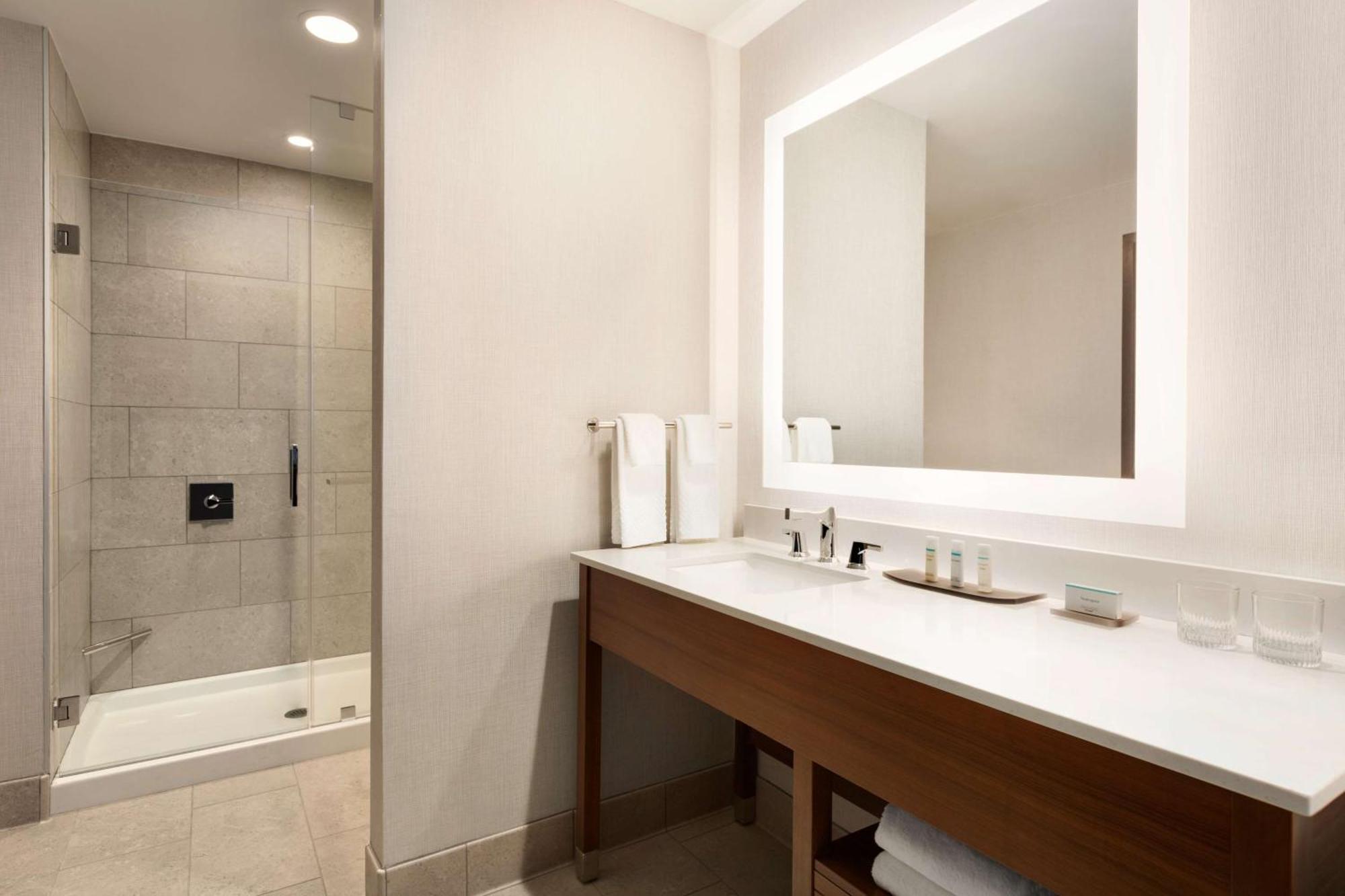 Embassy Suites By Hilton Denton Convention Center Εξωτερικό φωτογραφία