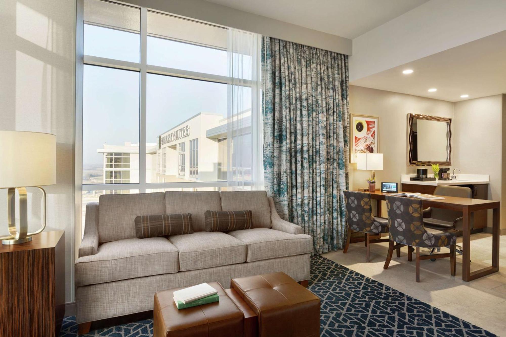 Embassy Suites By Hilton Denton Convention Center Εξωτερικό φωτογραφία
