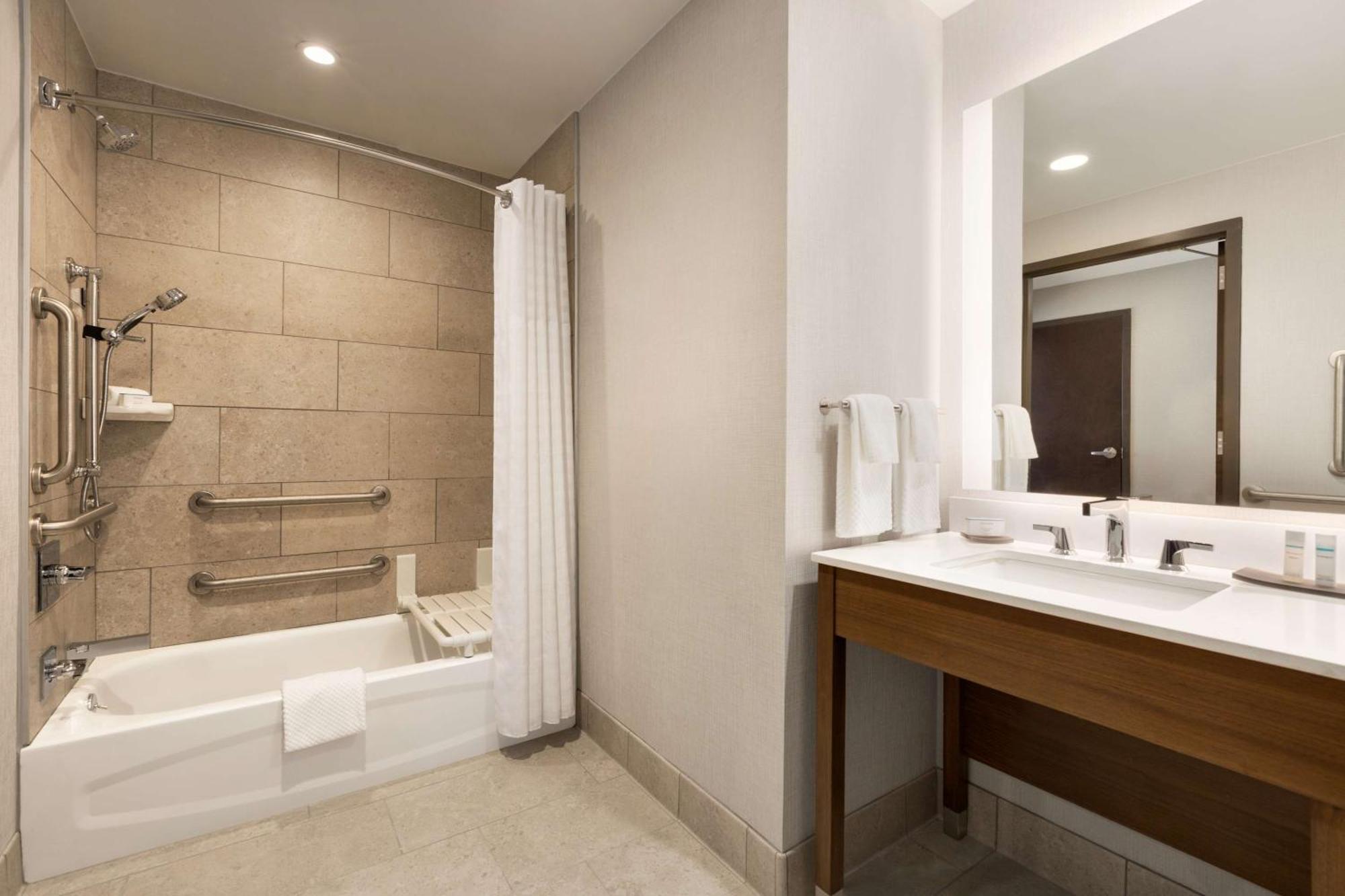 Embassy Suites By Hilton Denton Convention Center Εξωτερικό φωτογραφία