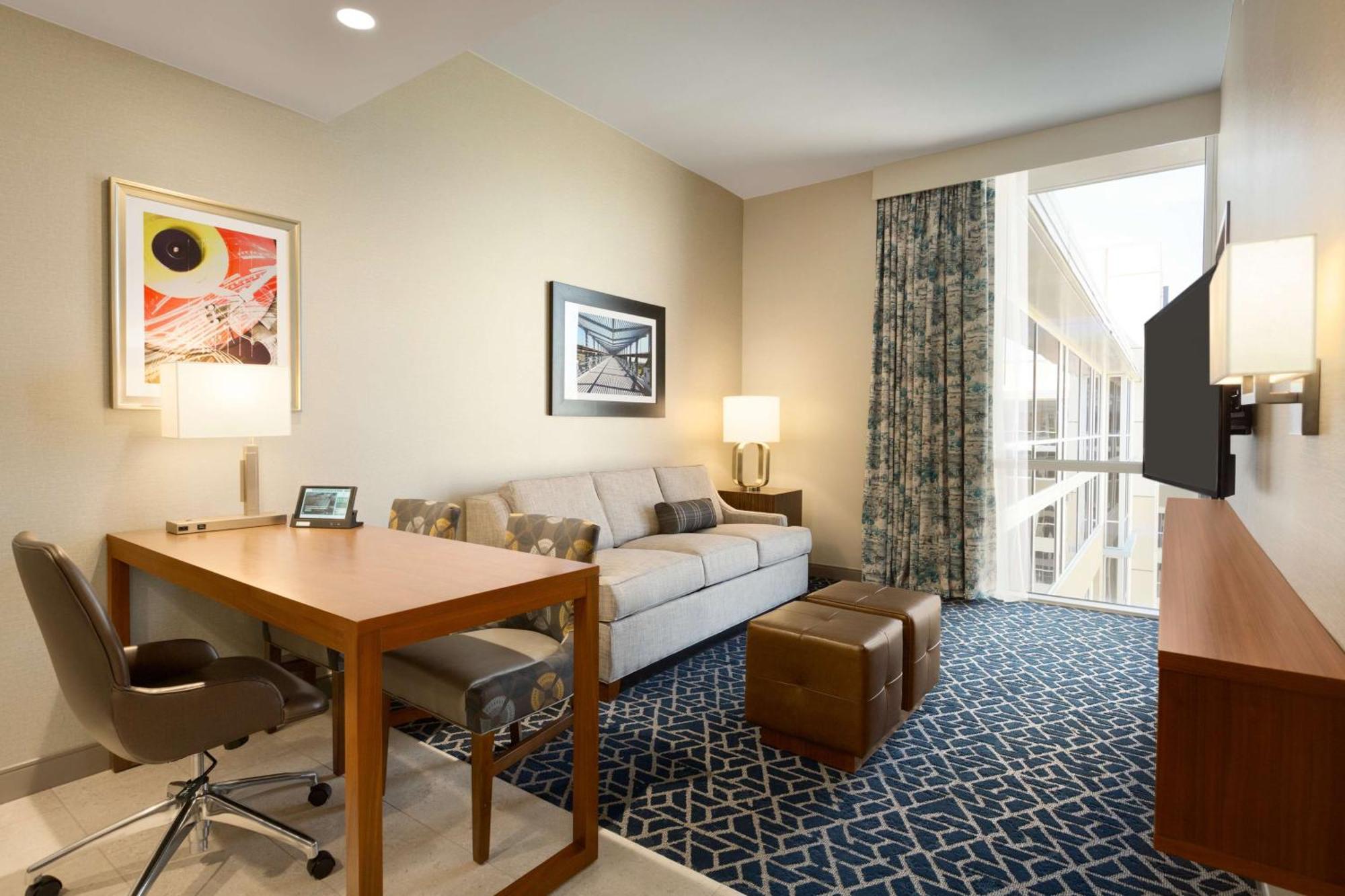 Embassy Suites By Hilton Denton Convention Center Εξωτερικό φωτογραφία