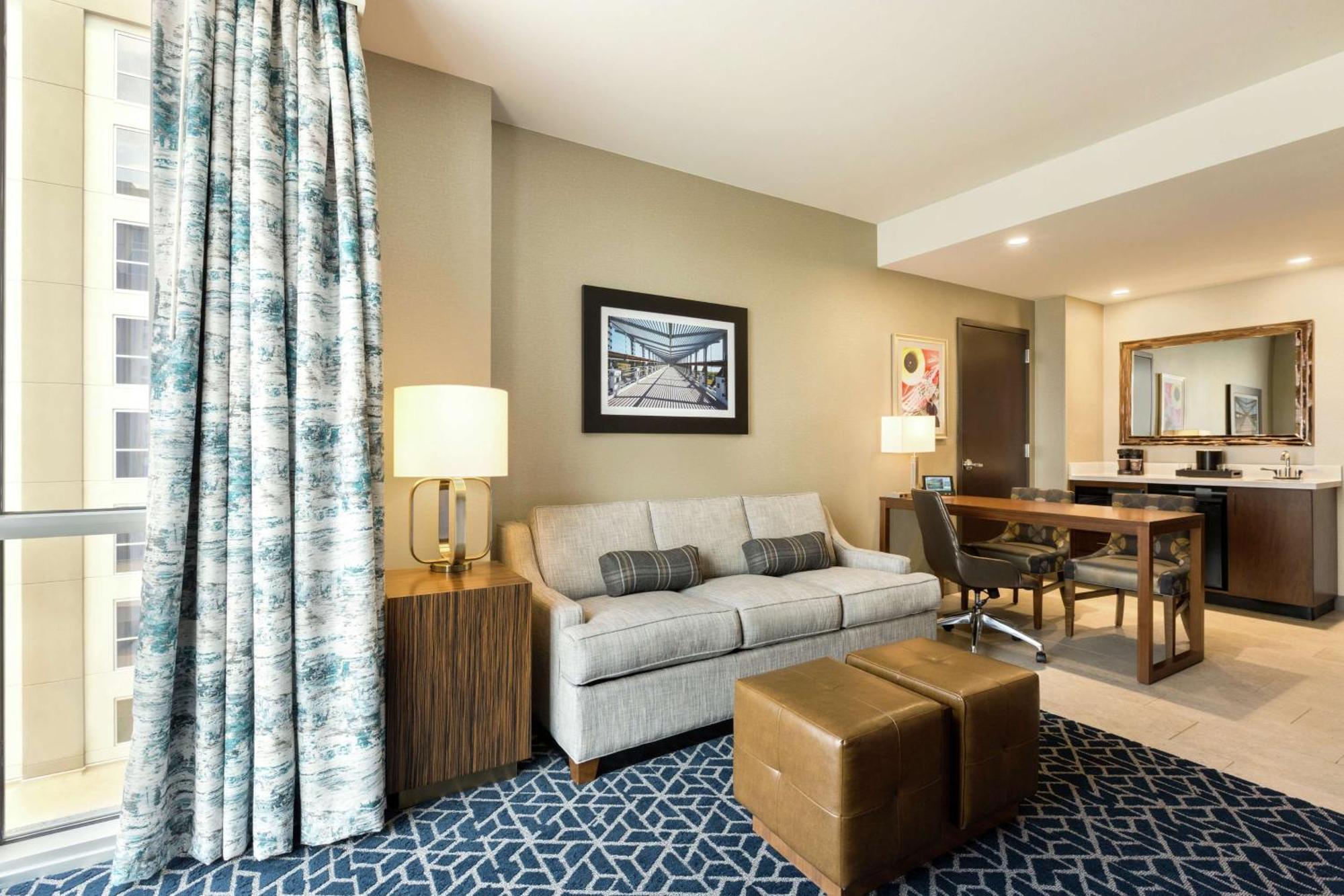 Embassy Suites By Hilton Denton Convention Center Εξωτερικό φωτογραφία