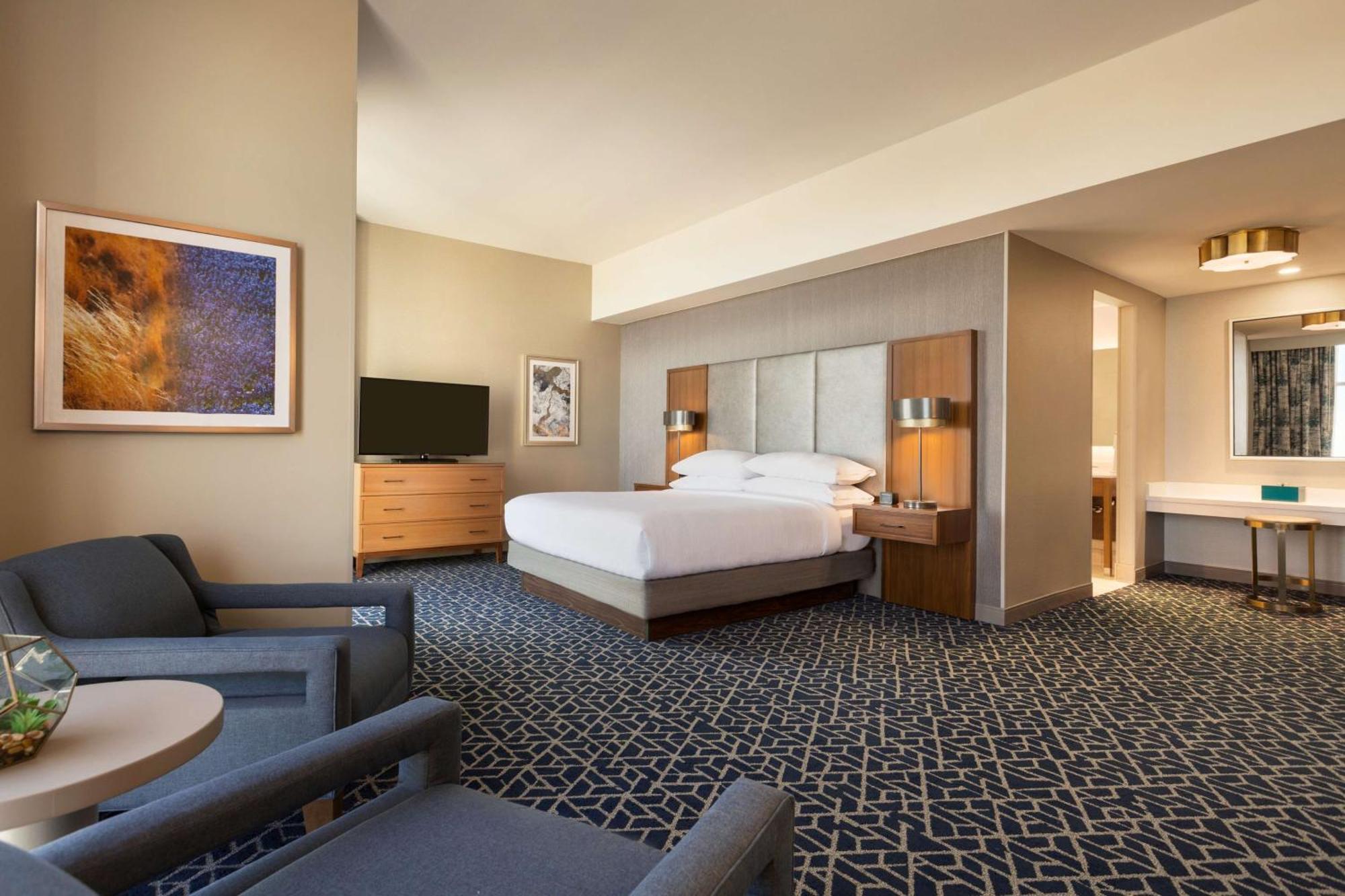 Embassy Suites By Hilton Denton Convention Center Εξωτερικό φωτογραφία