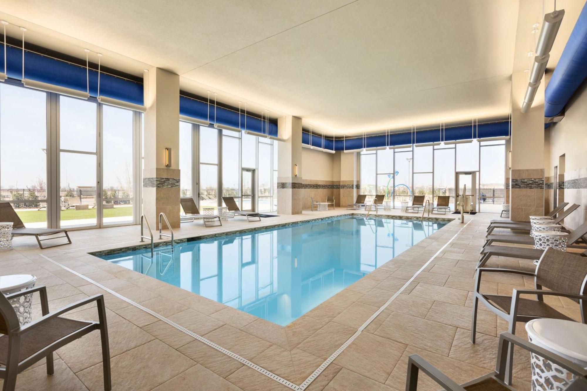 Embassy Suites By Hilton Denton Convention Center Εξωτερικό φωτογραφία